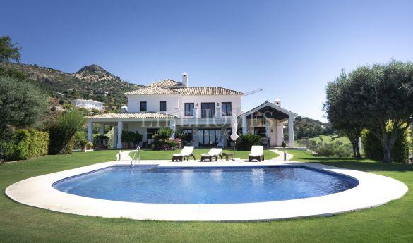Gorgeous villa with sea views in Marbella Club Golf Resort, Benahavis