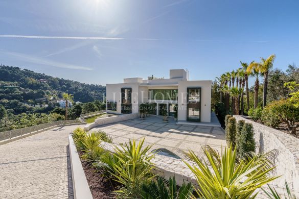 Luxury villa with spectacular sea views in La Zagaleta, Benahavis