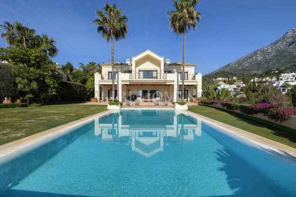 Villa de luxe de style traditionnel à Marbella Hill Club, Golden Mile