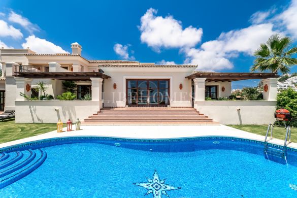 Preciosa villa en venta en el corazón de Nueva Andalucía, Marbella