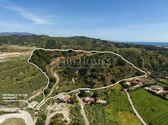 Buildable plot very close to Estepona, with incredible sea views