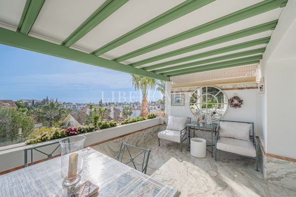 Apartamento de lujo con vistas al mar en Marbella Milla de Oro