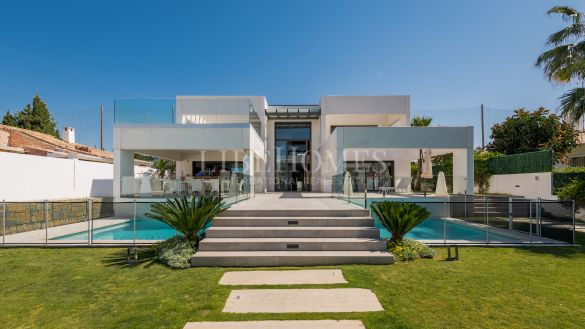					Newly built, frontline golf villa in Guadalmina Alta, Marbella	