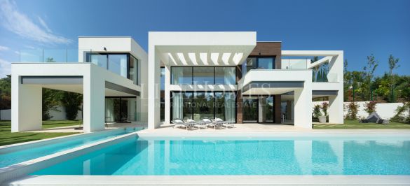 					Villa de lujo, construcción terminada, Nueva Andalucía, Marbella	
