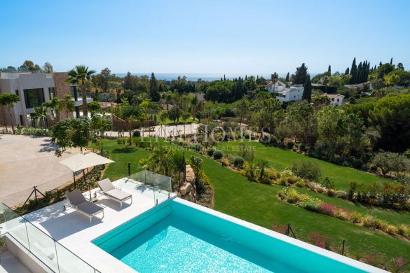 					Modern style, top luxury villa with sea views in Marbella Golden Mile	