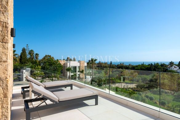 					Modern style, top luxury villa with sea views in Marbella Golden Mile	