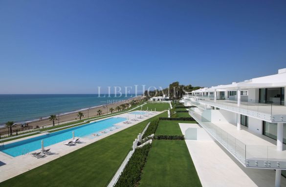 					New luxury beachfront apartments in Estepona	
