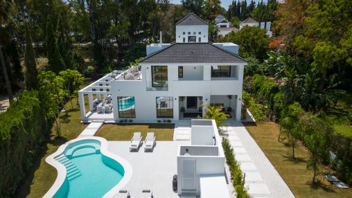 Spacious luxury villa with open golf views in Nueva Andalucía, Marbella