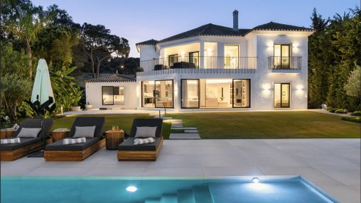 Prächtige Villa mit großzügigem Wohnbereich im Golf Valley von Nueva Andalucía