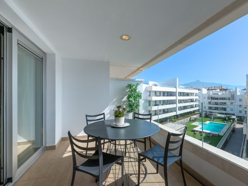Three bedroom penthouse within 2 min. walking to the beach
