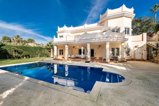 Exclusive south facing villa with pool