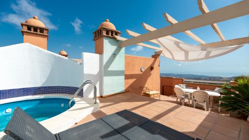 Penthouse with plunge pool & breathtaking views