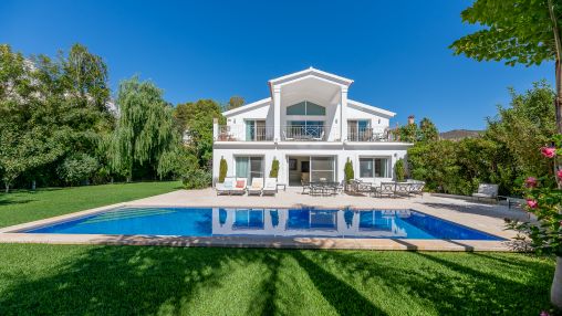 Elegant Italian style Villa with sea views