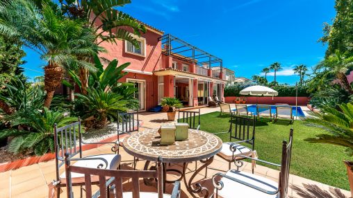 Magnificent frontline villa on the golf course in Guadalmina Alta