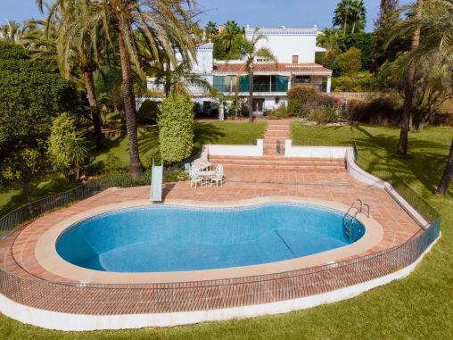 Excepcional parcela con vistas al mar y al golf