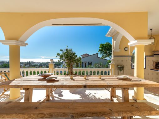 Familienvilla mit Panoramablick aufs Meer