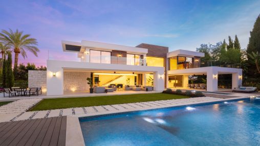 Exceptional new frontline Las Brisas Golf Villa