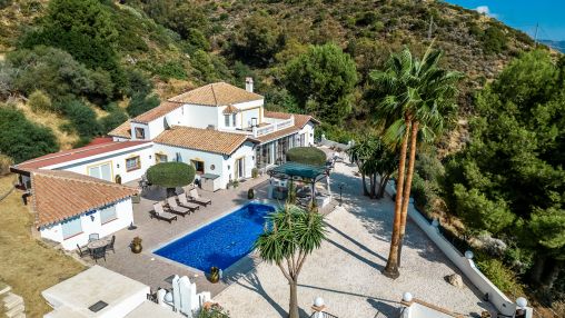 Villa with Stunning Views 5 Minutes from Marbella