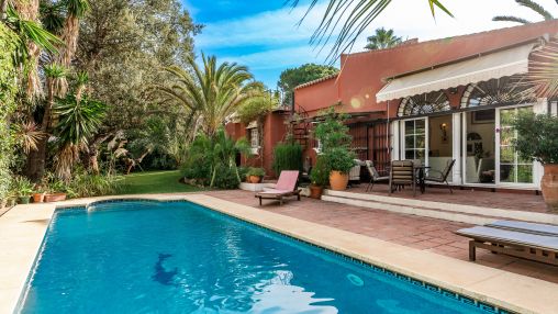Villa de estilo andaluz con piscina