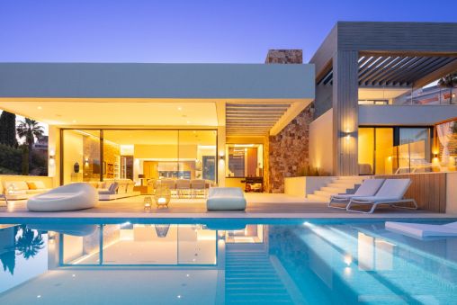 Atemberaubende moderne Villa mit Panoramablick in Nueva Andalucia, Marbella