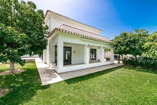 Villa à vendre dans Linda Vista Baja, San Pedro de Alcantara