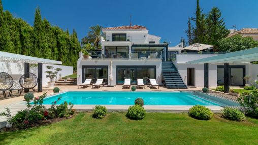 Villa moderna con espectaculares vistas al mar en las colinas de Nueva Andalucía