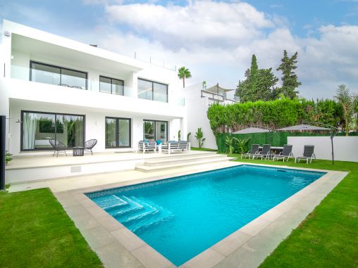 Beautiful contemporary villa 50 metres from Guadalmina Golf