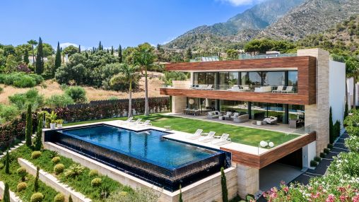 One of a kind newly built villa in the exclusive urbanization of Cascada de Camoján