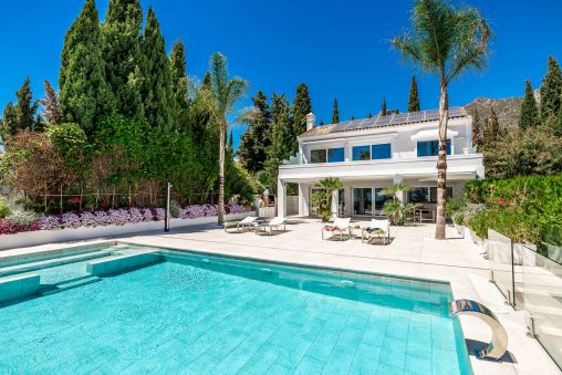 Beautiful Villa with Panoramic Sea Views in Balcones de Sierra Blanca