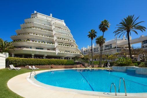 Spectacular duplex penthouse with sea views in the Golden Mile