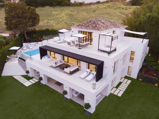 Atemberaubende moderne Villa mit Meerblick