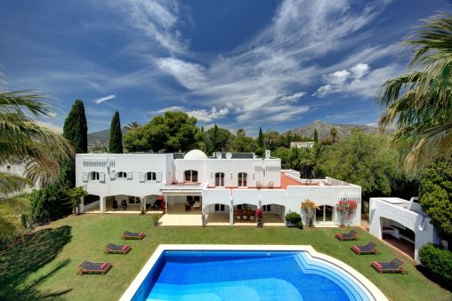 Pintoresca villa enclavada en jardines tropicales en Nueva Andalucia, Marbella