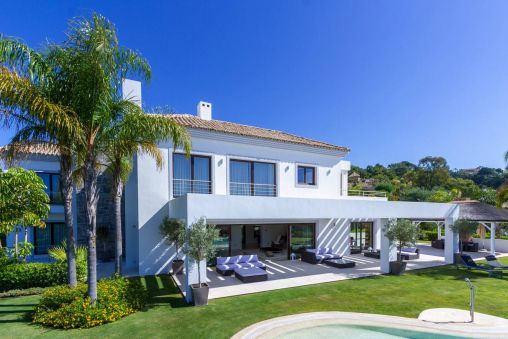 Moderne Villa mit atemberaubender Aussicht im La Zagaleta, Benahavis