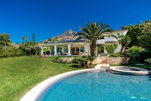 Stunning Large Family Villa in Nagüeles