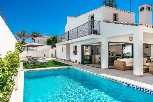 4 bedroom villa in fabulous beachside location on the Golden Mile
