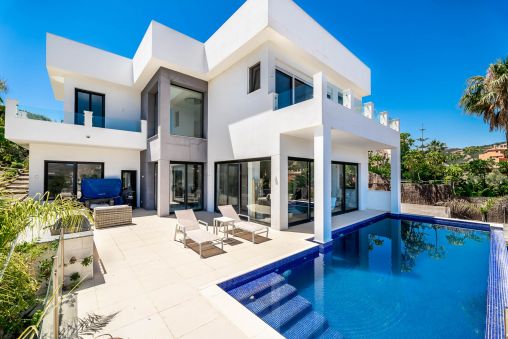Stunning modern villa in Elviria