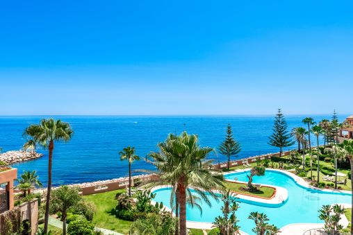 Ático dúplex con impresionantes vistas al mar en Puerto Banús, Marbella