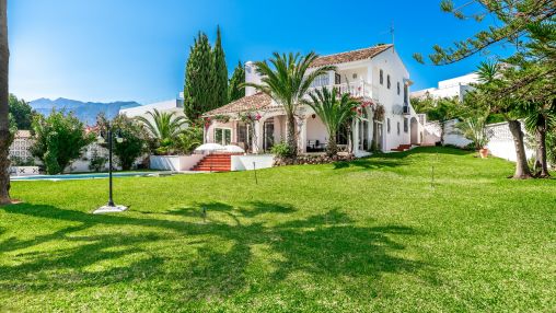 Ruhige mediterrane Villa mit offenem Blick in Lomas de Pozuelo, Marbella