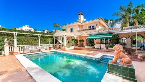 Villa cautivadora en Elviria
