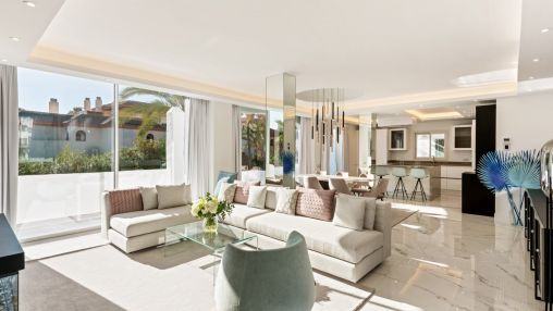 Penthouse in Puerto Banus with sea and Puerto Deportivo views