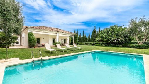 Elegante Villa in Altos de Puente Romano