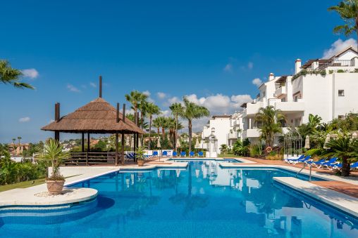 Modernes Resort-Apartment am Meer mit großer Terrasse und atemberaubender Aussicht