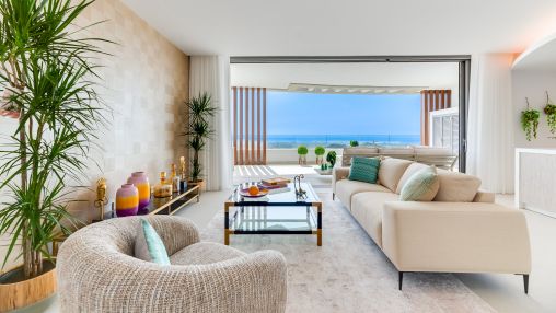 Elegante apartamento moderno en la última planta con impresionantes vistas al mar y panorámicas