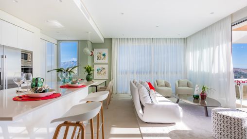Exquisite apartment in the idyllic surroundings of Marbella Club Golf with Sea Views