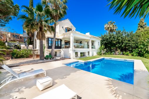 Charming Frontline golf Villa with exceptional golf views