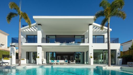Sensationelle moderne Villa mit privatem Garten in Aloha, Marbella