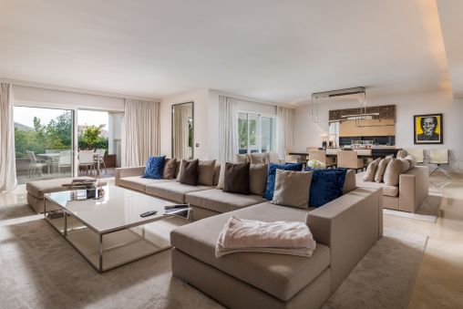 Impresionante apartamento en planta baja en Lomas de Marbella