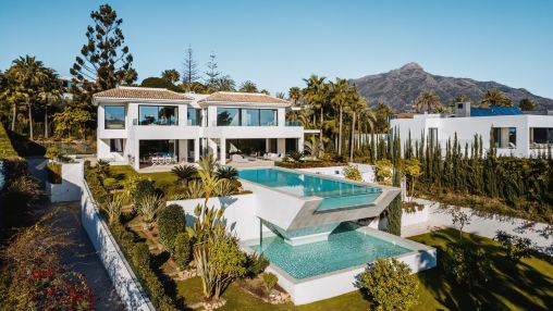 Espectacular villa en prestigiosa urbanización cerrada en Nueva Andalucía, Marbella