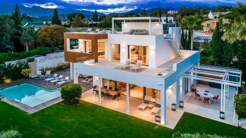 Luxury Villa with Sea views and independent apt.