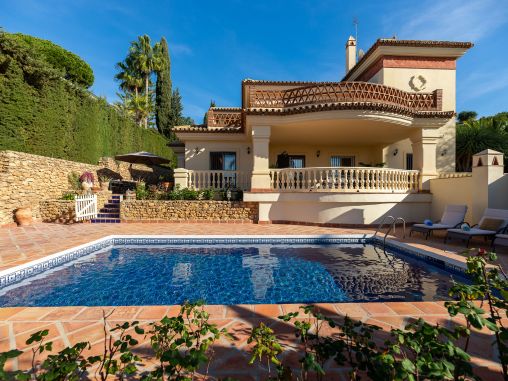 Encantadora villa de estilo andaluz en Elviria